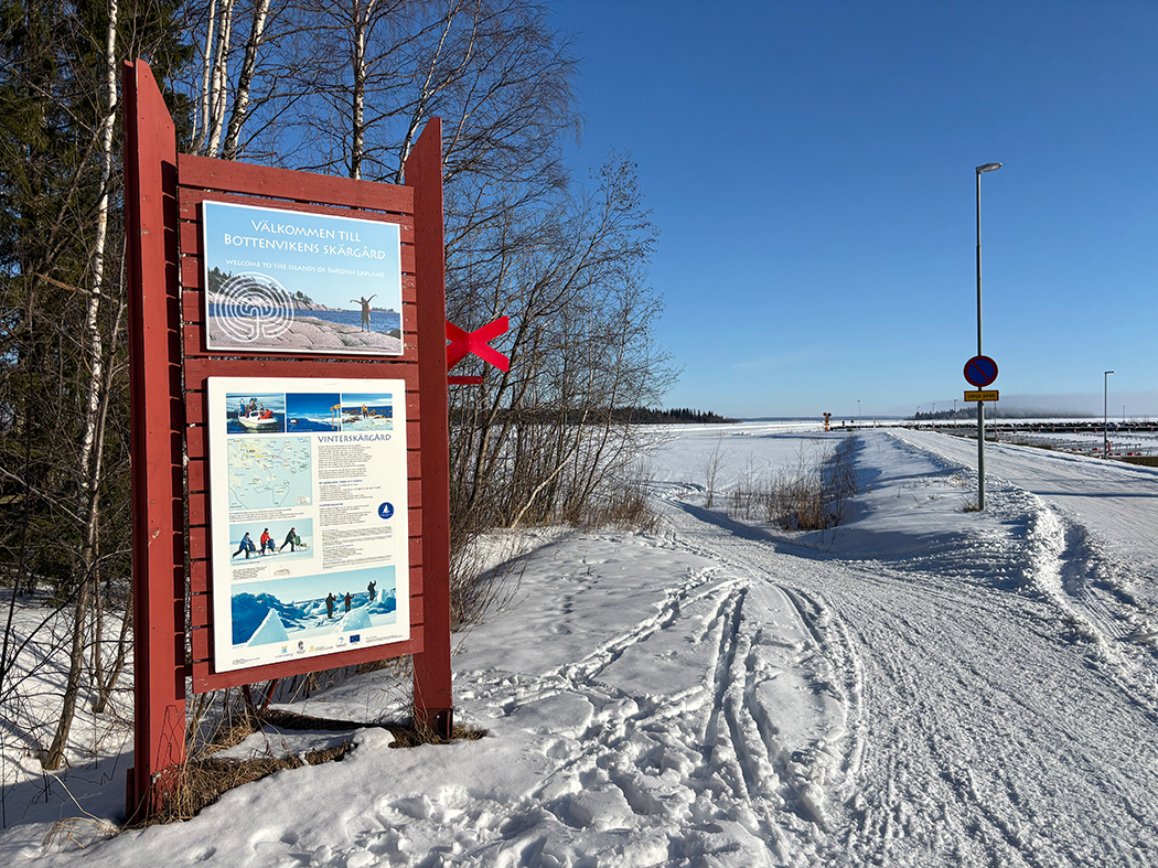 Här vid yttersta delen av fastlandet går vägen ut på isen under vintern.