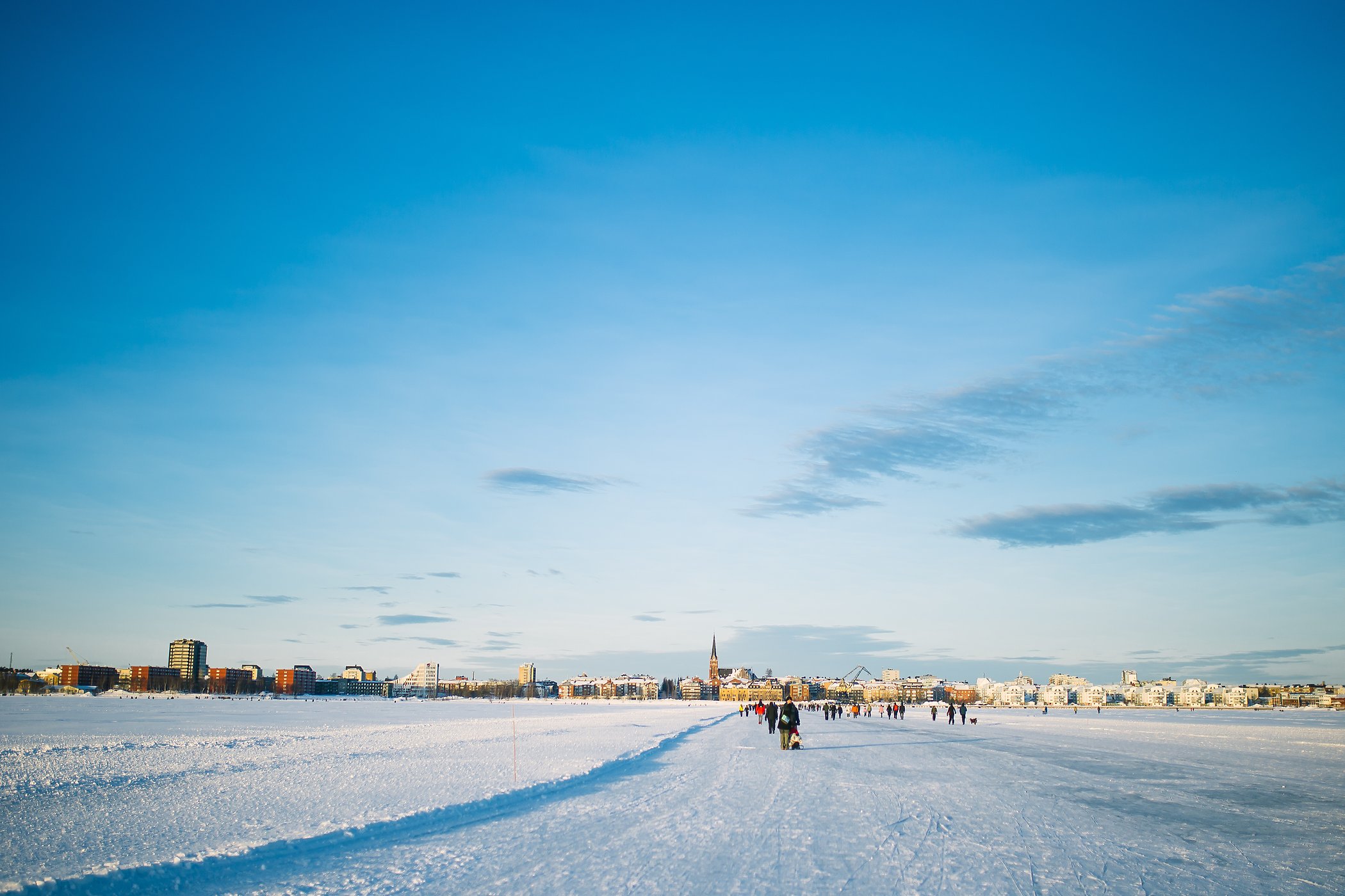 Vy över Södra hamn från isbanan