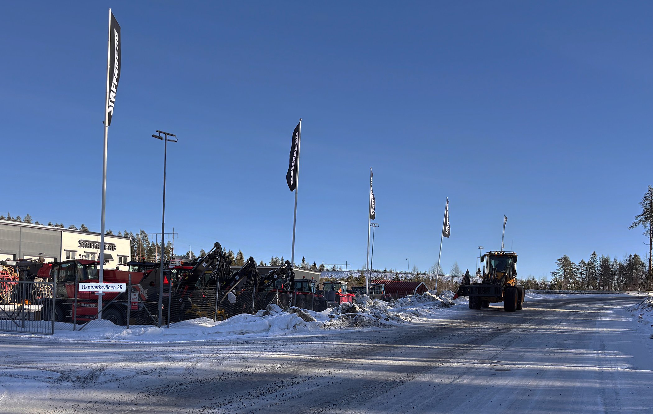 Längs Hantverksvägen är ett 40-tal företag och åtta bostadsfastigheter etablerade.